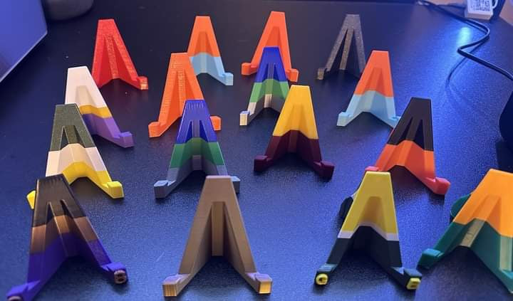3D Printed Bleacher Multi Card Display with 8 Basic Removable Card Stands